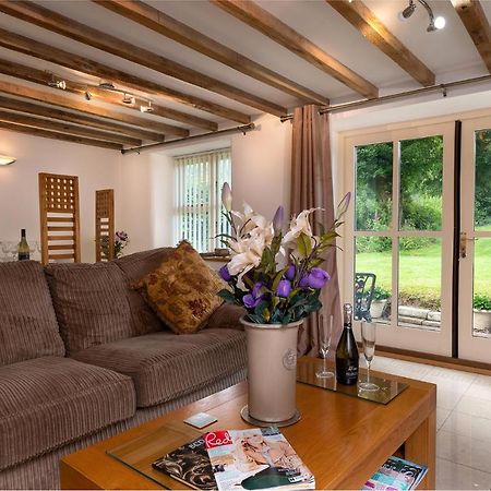 Finest Retreats - The Cottage - Luxury 1 Bed Cottage Rhydymwyn Exteriör bild