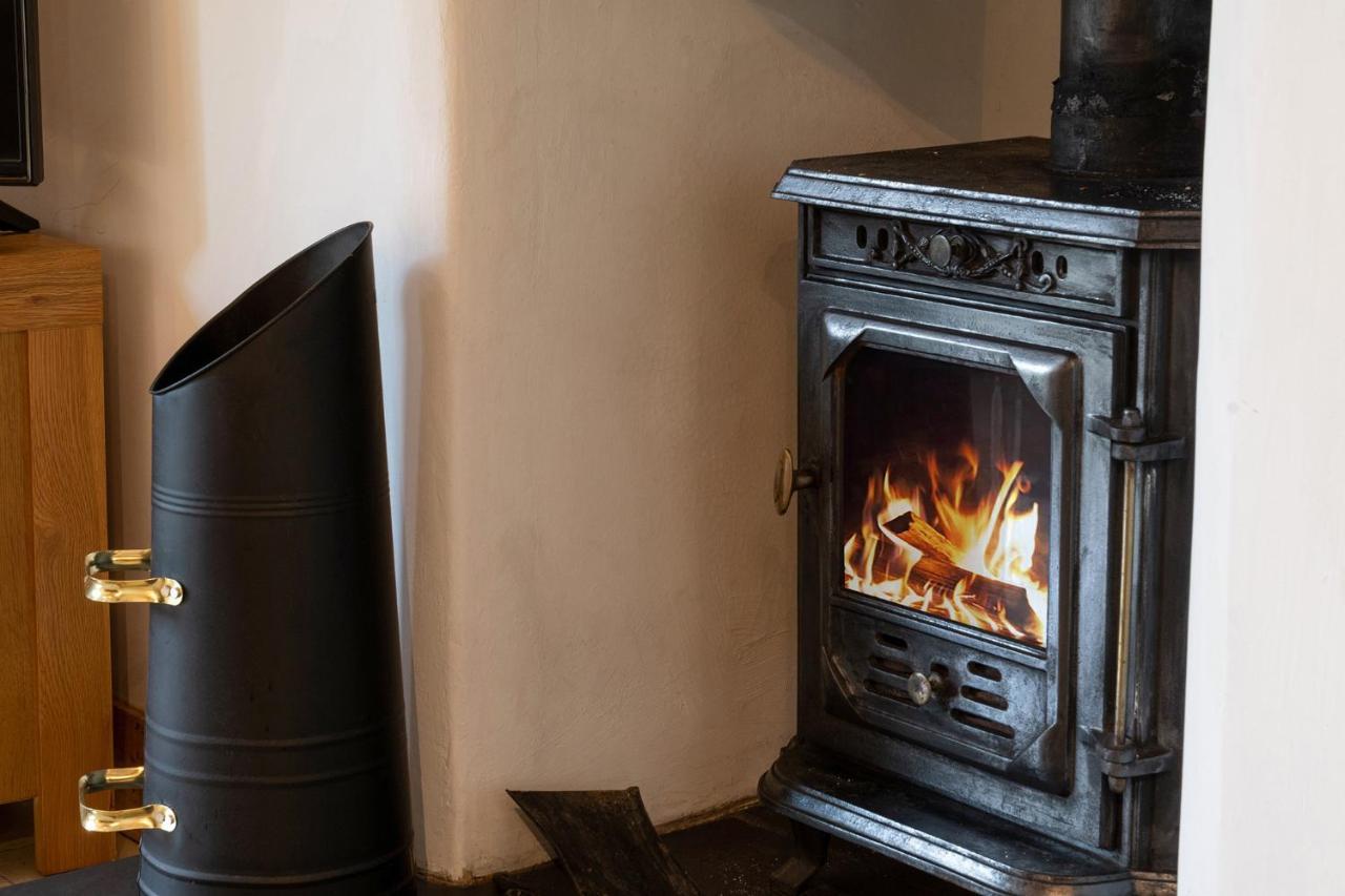 Finest Retreats - The Cottage - Luxury 1 Bed Cottage Rhydymwyn Exteriör bild